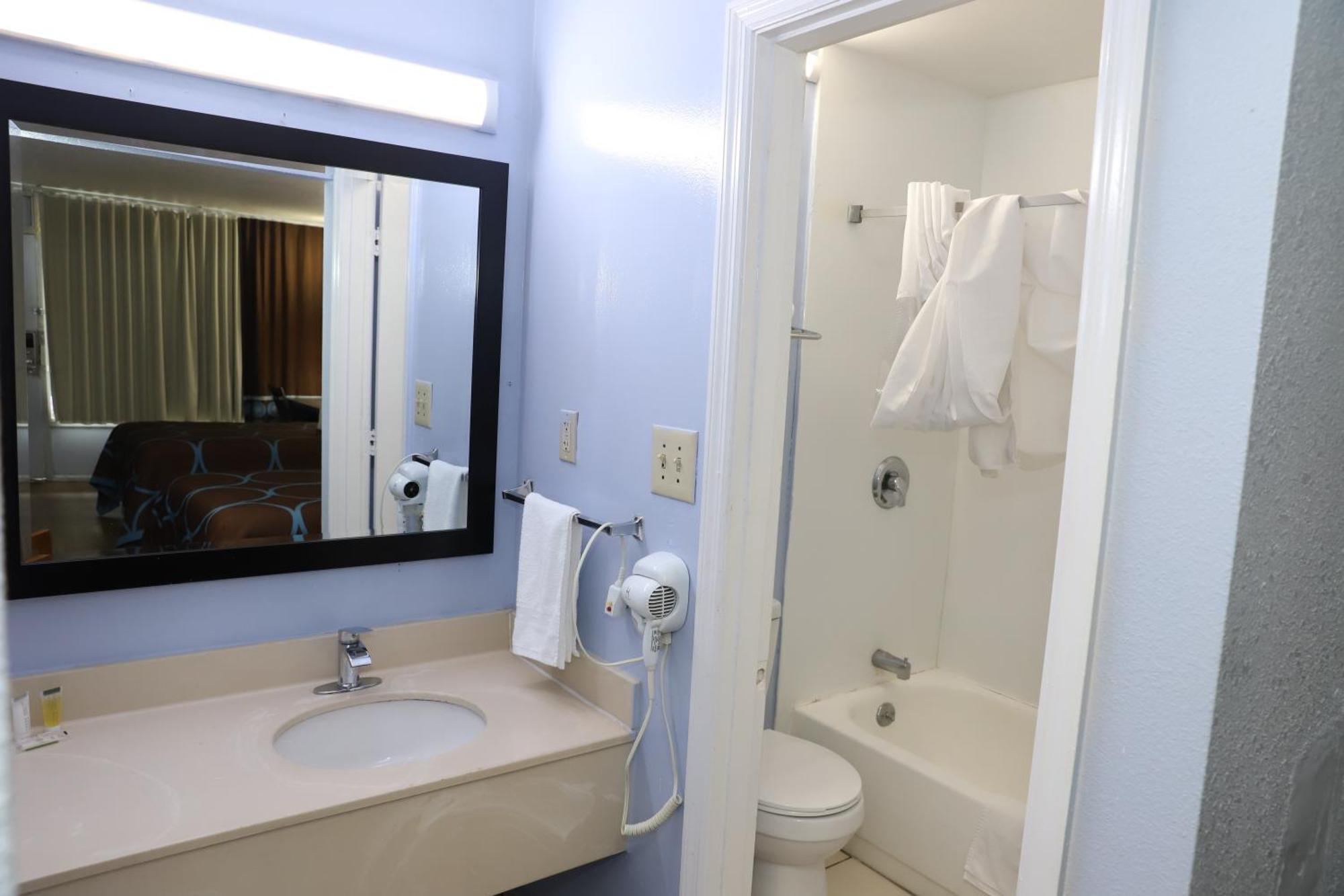 ทราเวลลอดจ์ ฟลอเรนซ์ Motel ภายนอก รูปภาพ